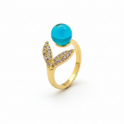 Gold ring with a turquoise gemstone 